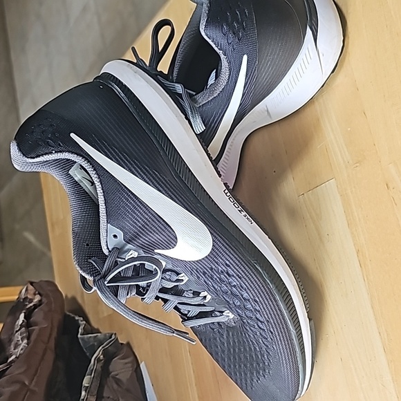 Nike Zoom Sneakers Mens Sz 10.5 Black and White  Excellent Condition - Picture 2 of 10